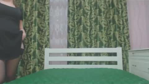 RosalNiils online show from February 23, 2025, 5:29 pm