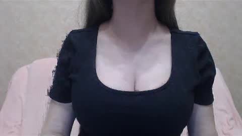 RosalNiils online show from March 7, 2025, 3:39 pm