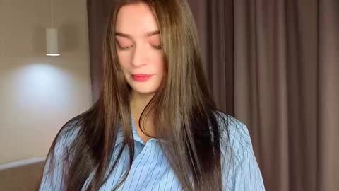 Snapshot of rosamunoz chatting on October 20, 2025, 5:41 am Hi im Monica its my 1st day here online show from October 20, 2025, 5:41 am