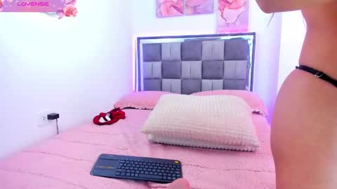 rose1__ online show from September 19, 2025, 10:21 pm