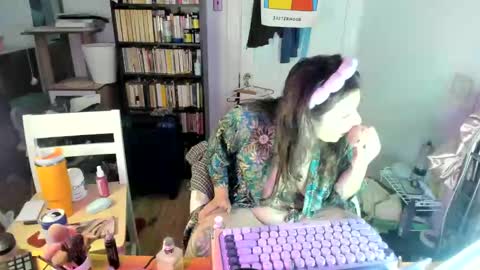 rose257044 online show from November 2, 2025, 4:42 pm