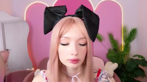 rose_kelly_ online show from September 15, 2025, 9:53 am
