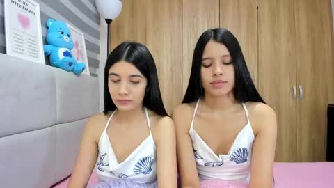 Rose y Miah online show from May 6, 2026, 3:13 am