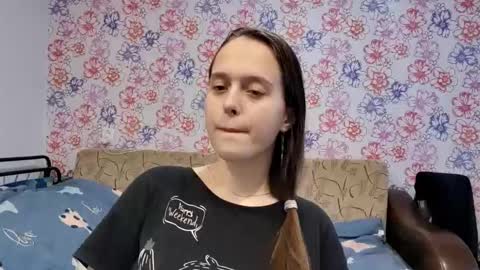 Snapshot of roseannehensle chatting on November 27, 2025, 1:40 am Sophie online show from November 27, 2025, 1:40 am