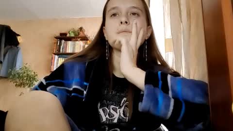 Snapshot of roseannehensle chatting on December 15, 2025, 5:34 am Sophie online show from December 15, 2025, 5:34 am