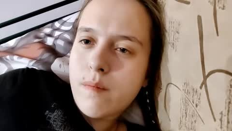 Snapshot of roseannehensle chatting on December 17, 2025, 10:10 am Sophie online show from December 17, 2025, 10:10 am