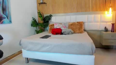 Snapshot of roseaurora chatting on October 4, 2025, 1:20 pm roseaurora online show from October 4, 2025, 1:20 pm