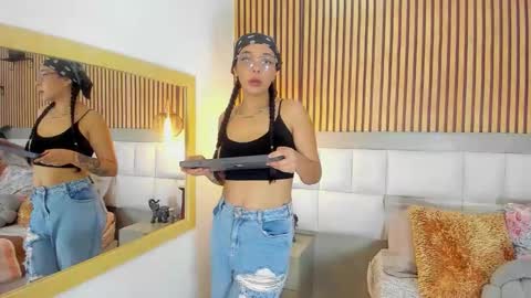 Snapshot of roseaurora chatting on October 16, 2025, 12:39 pm roseaurora online show from October 16, 2025, 12:39 pm