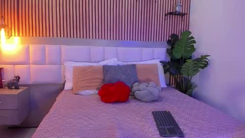 Snapshot of roseaurora chatting on October 30, 2025, 12:39 pm roseaurora online show from October 30, 2025, 12:39 pm