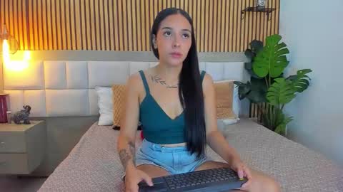 Snapshot of roseaurora chatting on November 1, 2025, 12:51 pm roseaurora online show from November 1, 2025, 12:51 pm