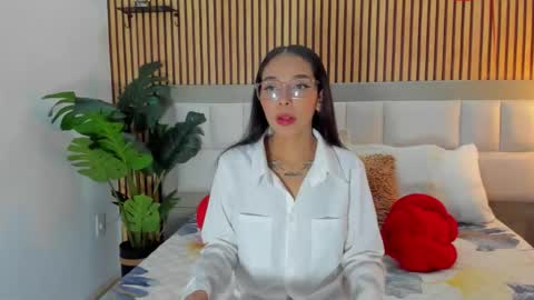 roseaurora online show from February 16, 2026, 12:34 pm