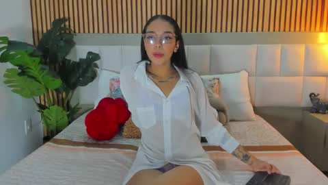 roseaurora online show from February 21, 2026, 12:50 pm