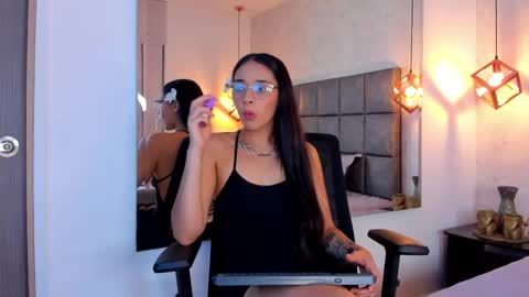roseaurora online show from May 6, 2026, 11:15 am