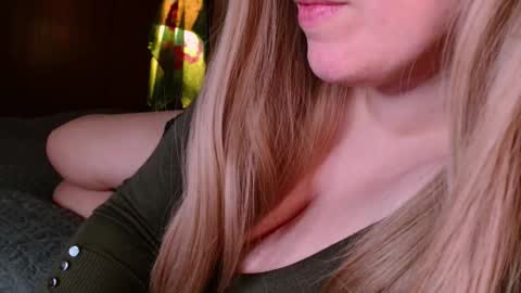 Snapshot of roseberryred chatting on March 23, 2026, 1:37 pm Roseberry online show from March 23, 2026, 1:37 pm