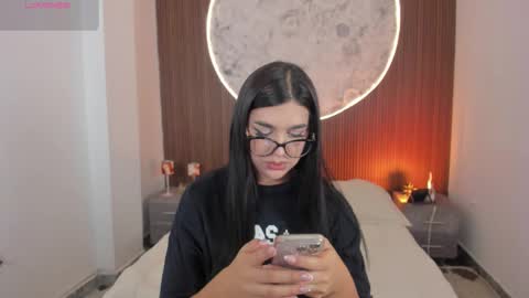 Snapshot of rosecassie chatting on March 18, 2026, 12:41 pm Rose online show from March 18, 2026, 12:41 pm