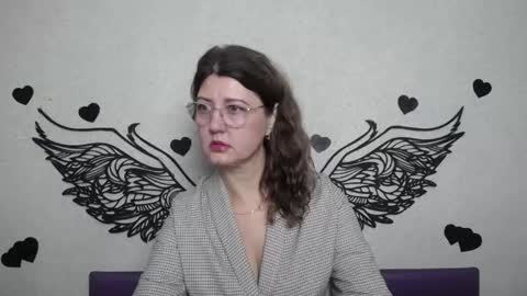 RoseHille online show from November 23, 2025, 6:02 am