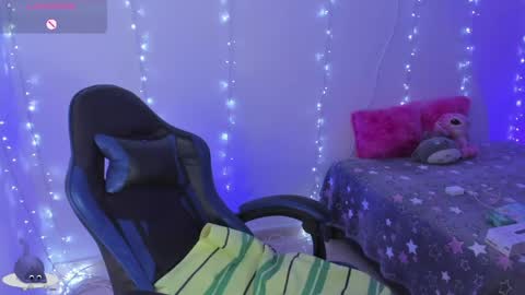 Snapshot of roseliam_ chatting on April 15, 2026, 7:58 pm Rose online show from April 15, 2026, 7:58 pm