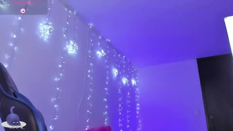 Snapshot of roseliam_ chatting on April 16, 2026, 9:50 pm Rose online show from April 16, 2026, 9:50 pm