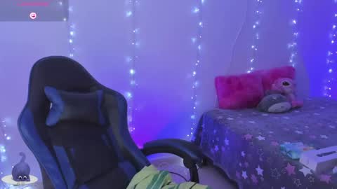 Snapshot of roseliam_ chatting on April 23, 2026, 9:17 pm Rose online show from April 23, 2026, 9:17 pm