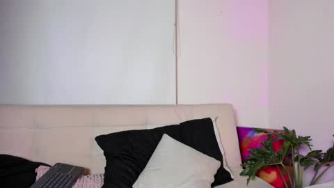 Lyla OF roselinedior online show from December 3, 2024, 3:00 pm