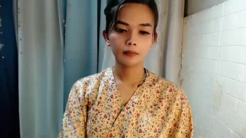 Snapshot of rosella_xx chatting on January 24, 2025, 7:28 pm TONETH online show from January 24, 2025, 7:28 pm
