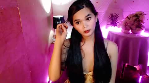 Snapshot of rosella_xx chatting on September 19, 2025, 2:24 am TONETH online show from September 19, 2025, 2:24 am