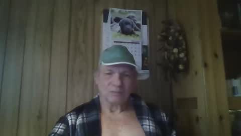 Snapshot of roses2u1958 chatting on February 2, 2025, 10:24 am roses2u1958 online show from February 2, 2025, 10:24 am