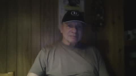 Snapshot of roses2u1958 chatting on February 3, 2025, 4:41 pm roses2u1958 online show from February 3, 2025, 4:41 pm
