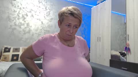Lovepinklilly online show from December 15, 2024, 3:42 pm
