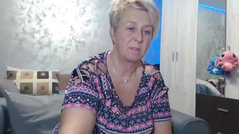 Lovepinklilly online show from November 13, 2025, 6:40 pm