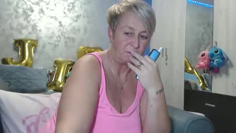 Lovepinklilly online show from January 6, 2026, 5:49 pm