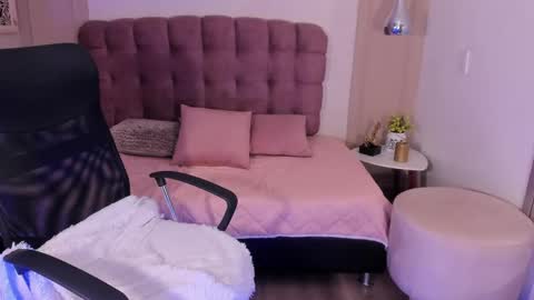 Snapshot of rosetaylorla chatting on April 25, 2026, 2:25 pm Rose Taylor online show from April 25, 2026, 2:25 pm