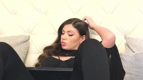 Snapshot of rosevanessa chatting on January 17, 2025, 10:11 am Gabriela online show from January 17, 2025, 10:11 am