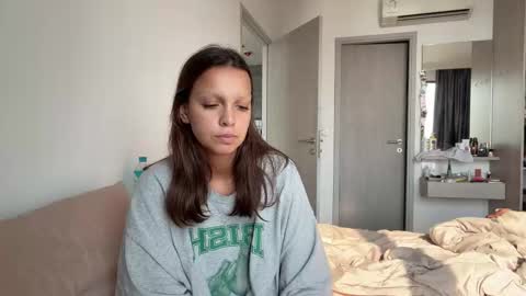 Roshelle online show from March 12, 2026, 8:53 am