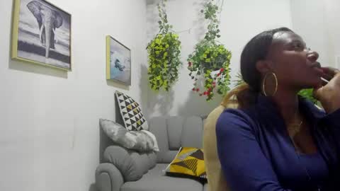rosi_cooper online show from May 1, 2026, 10:42 am