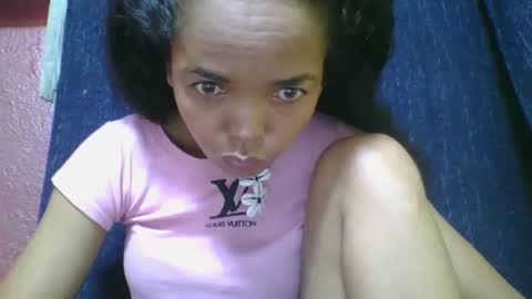 Snapshot of rosia685234 chatting on February 26, 2025, 8:48 am rosia685234 online show from February 26, 2025, 8:48 am