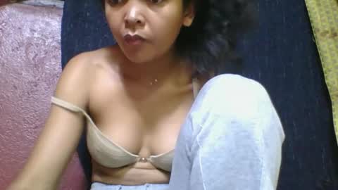 rosia685234 online show from December 3, 2025, 5:55 pm