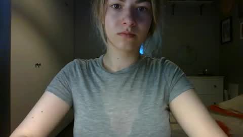 Snapshot of rosie_june chatting on March 4, 2026, 8:09 am Rosie online show from March 4, 2026, 8:09 am