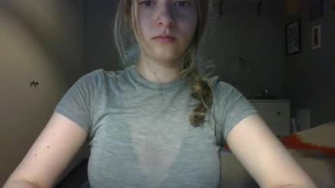 Snapshot of rosie_june chatting on March 5, 2026, 8:32 am Rosie online show from March 5, 2026, 8:32 am