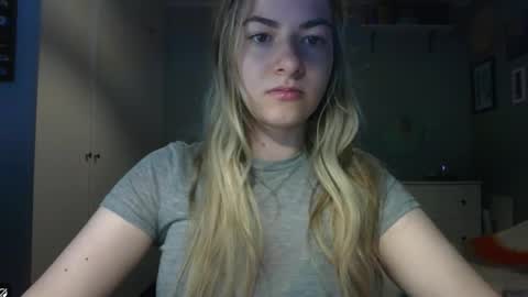 Snapshot of rosie_june chatting on March 9, 2026, 7:34 am Rosie online show from March 9, 2026, 7:34 am