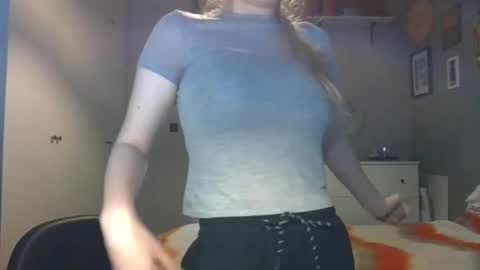 Snapshot of rosie_june chatting on March 10, 2026, 7:57 am Rosie online show from March 10, 2026, 7:57 am