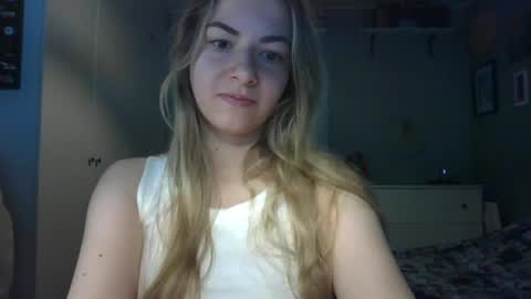 Snapshot of rosie_june chatting on March 24, 2026, 8:41 am Rosie online show from March 24, 2026, 8:41 am