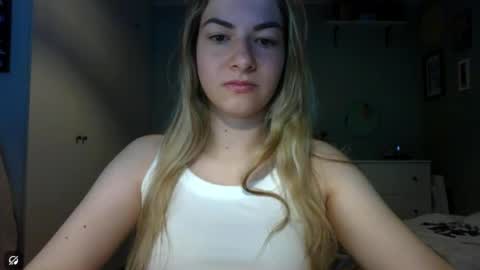 Snapshot of rosie_june chatting on March 25, 2026, 7:58 am Rosie online show from March 25, 2026, 7:58 am