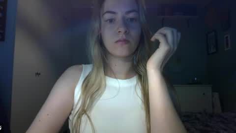 Snapshot of rosie_june chatting on April 1, 2026, 6:36 am Rosie online show from April 1, 2026, 6:36 am