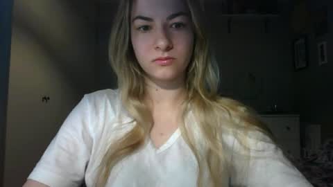 Snapshot of rosie_june chatting on April 7, 2026, 6:36 am Rosie online show from April 7, 2026, 6:36 am