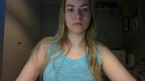 Snapshot of rosie_june chatting on April 10, 2026, 6:51 am Rosie online show from April 10, 2026, 6:51 am