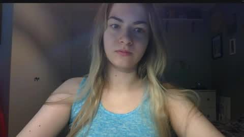 Snapshot of rosie_june chatting on April 14, 2026, 6:52 am Rosie online show from April 14, 2026, 6:52 am