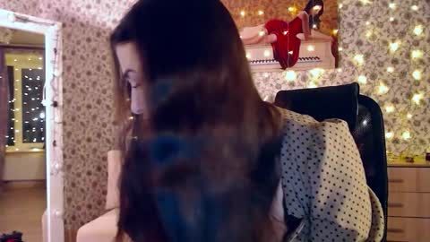 Rosie is waiting for YOU online show from December 1, 2025, 3:44 am