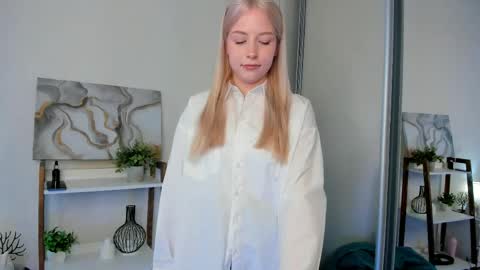Snapshot of rosiothomer chatting on May 26, 2026, 4:19 am Donya online show from May 26, 2026, 4:19 am