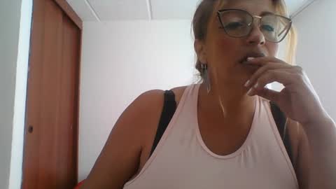 Snapshot of rossanalionheart chatting on December 7, 2024, 3:41 pm Rossana  online show from December 7, 2024, 3:41 pm